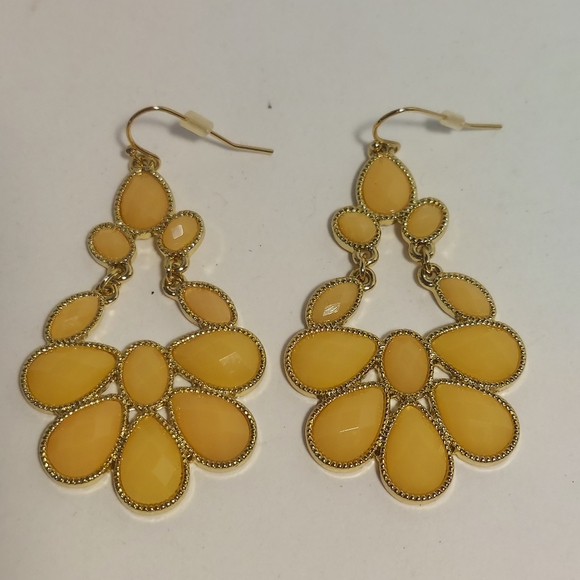 Amber Yellow Colored Chandelier Dangle Earrings Gold Tone Fishhook Style - Picture 5 of 7
